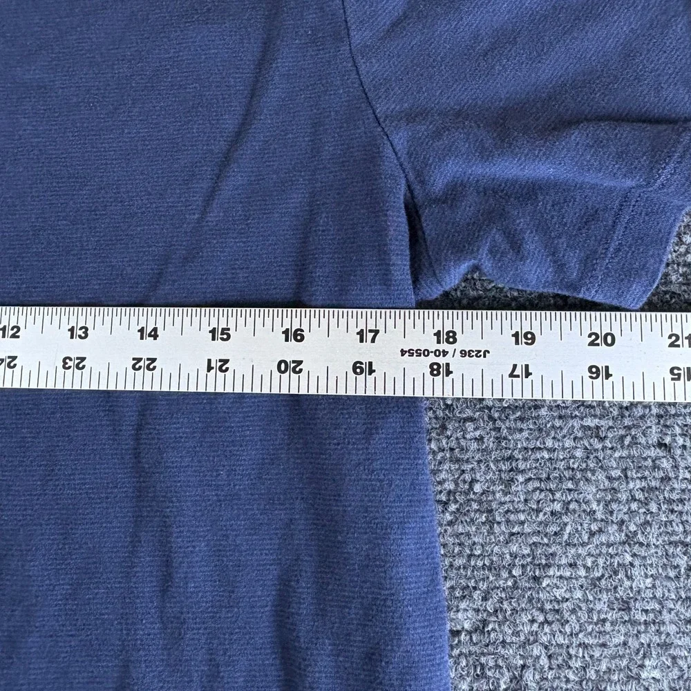 Banana Republic Luxury Touch T Shirt Mens M Blue Cotton Side Slits Standard Fit